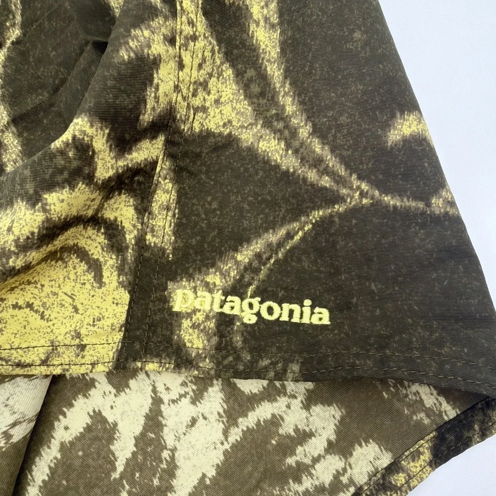 PATAGONIA MENS 36 WAVEFARER BOARD SHORTS SWIM TRUNKS FLORAL 86558